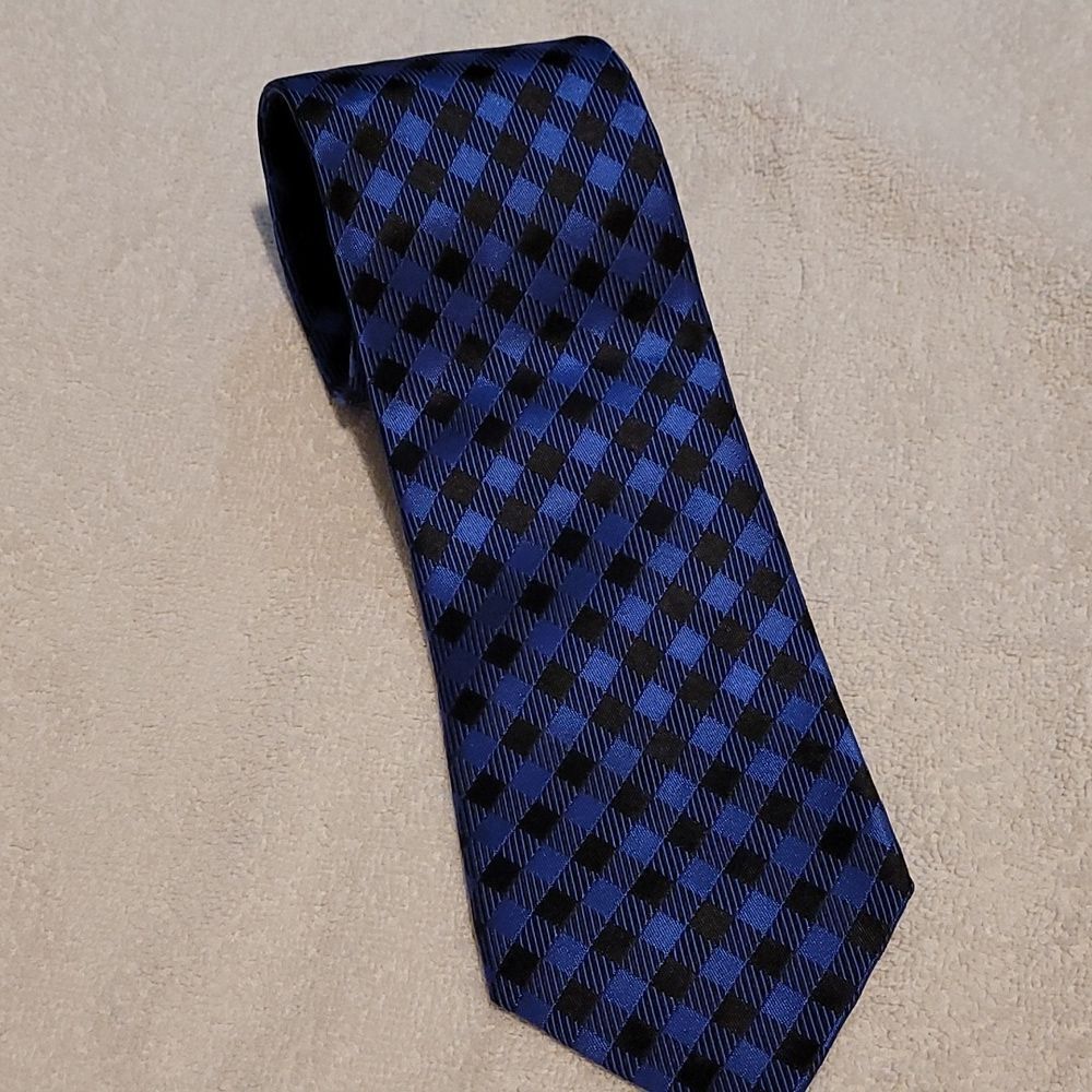 Roundtree & Yorke all silk tie‎